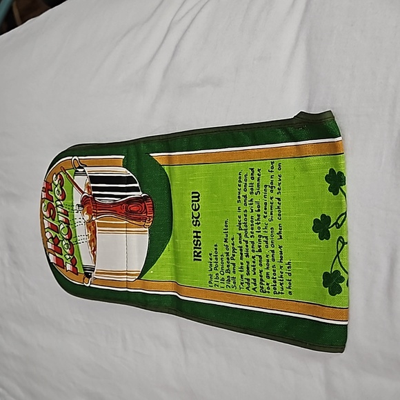 Irish Recipes Quilted Double Oven Gloves - Picture 2 of 4